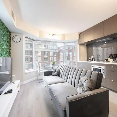 Discounted Elegant Yorkville Suite
